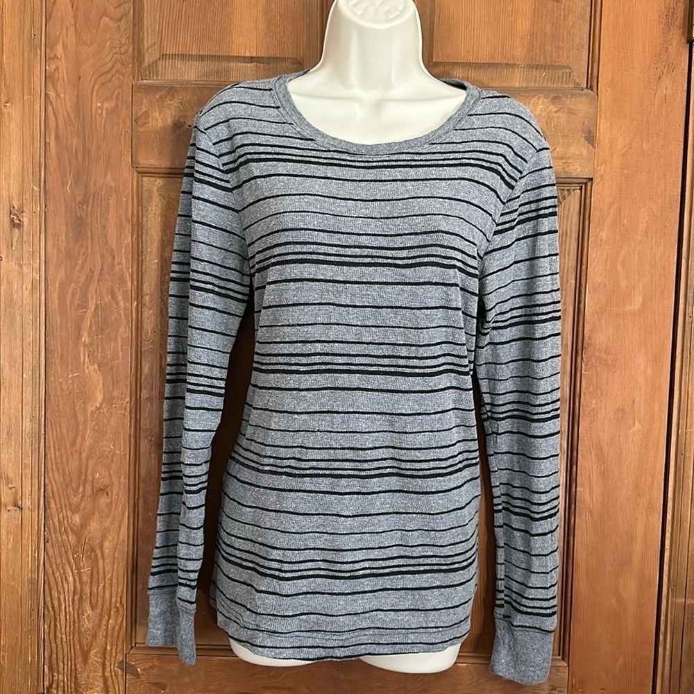 Columbia Women’s Omni-Wick Long Sleeved Black and Gray Shirt Size Medium